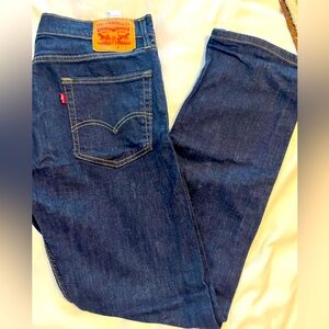 Men’s Levi jeans dark wash